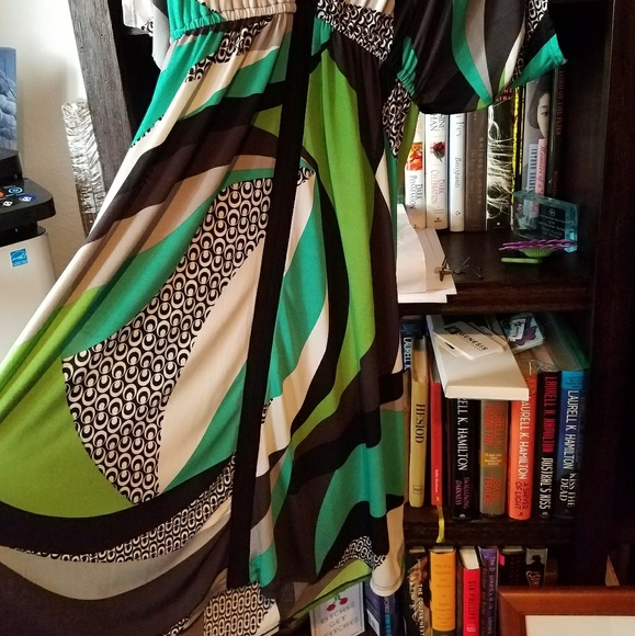 Geometric print stretch dress size sm-med - Picture 4 of 7