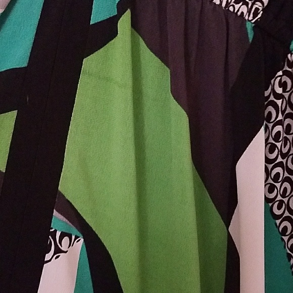 Geometric print stretch dress size sm-med - Picture 6 of 7