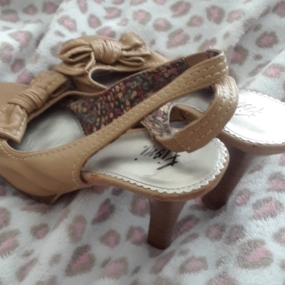 Sandals - Picture 2 of 3