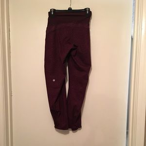 luluemon high waisted maroon float pants size 2