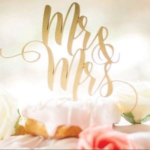 Mr & Mrs gold cake topper