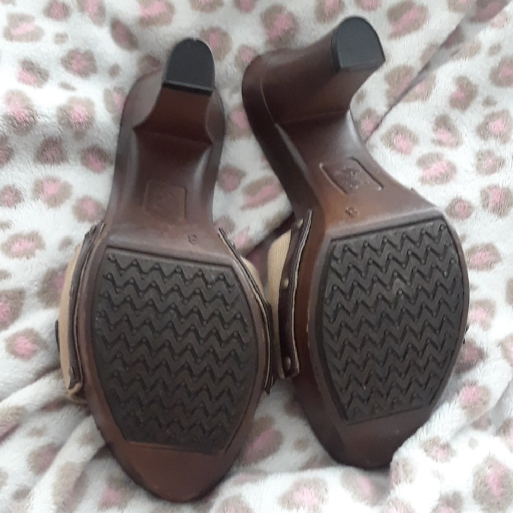 Heels - Picture 2 of 3