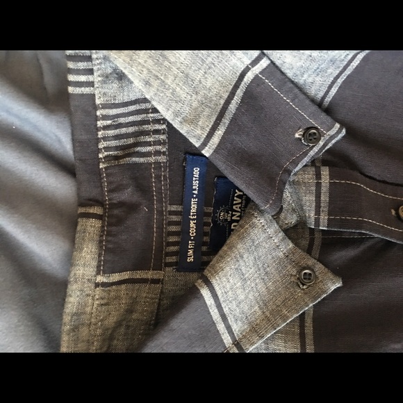 Men’s Old Navy Button Up Shirt - Picture 2 of 2