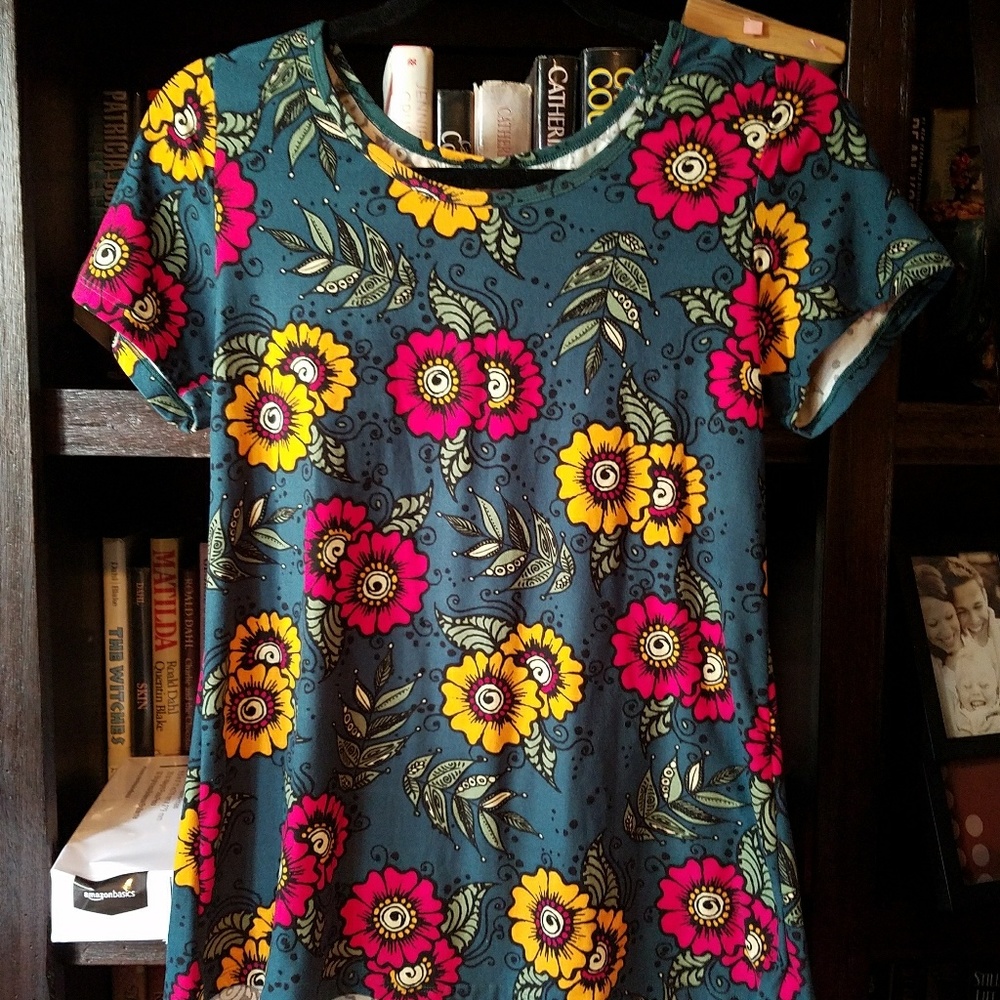 NWOT Lularoe top with sunflower print size xs