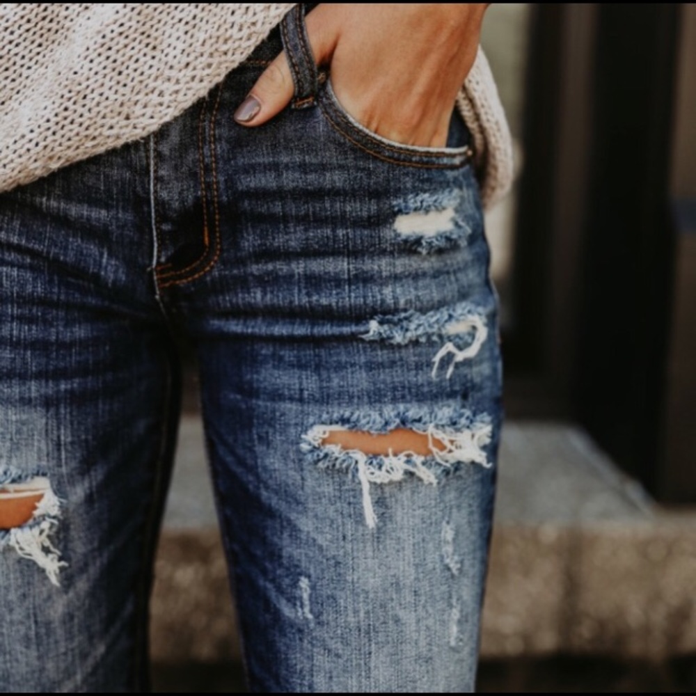 Last 1️⃣ Distressed Frayed Jeans - Picture 3 of 6