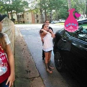 Meet your Posher, Niusmila