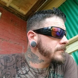 Meet your Posher, Tom