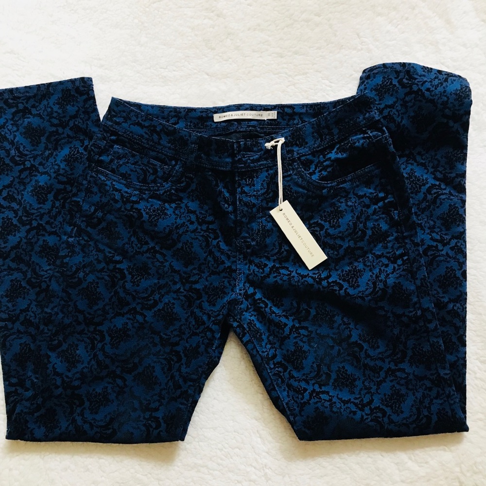 NWT Romeo & Juliet Blue/Black Flocked Jeans