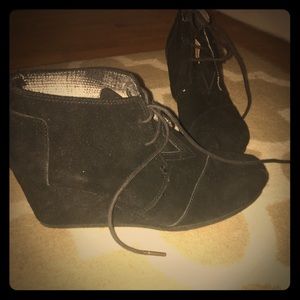 Tom's Black Desert Wedges- NEVER WORN!