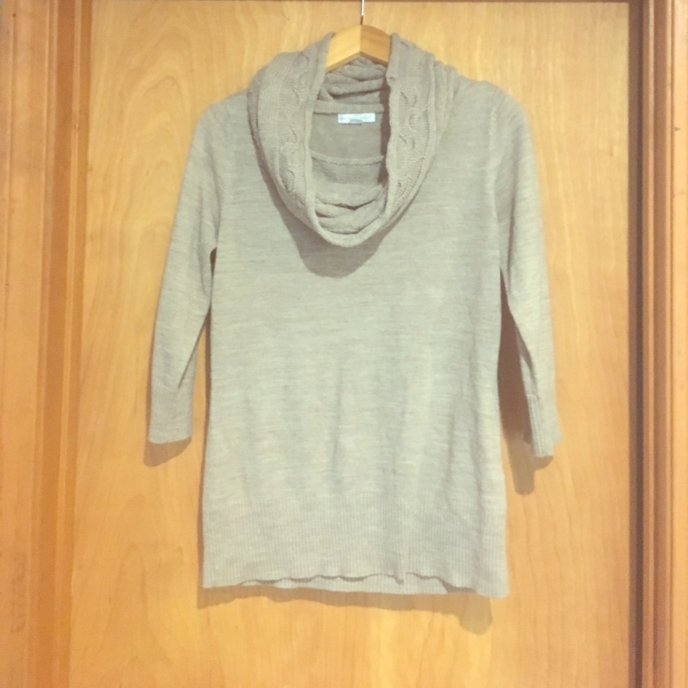 Great condition sweater.  3/4 length sleeve