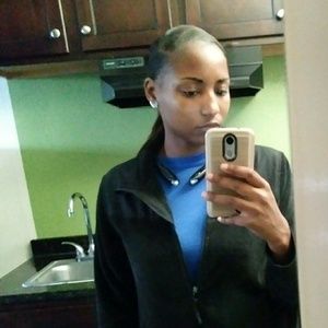 Meet your Posher, Alona