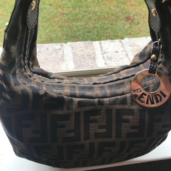 Beautiful FENDI hand bag - Picture 3 of 4