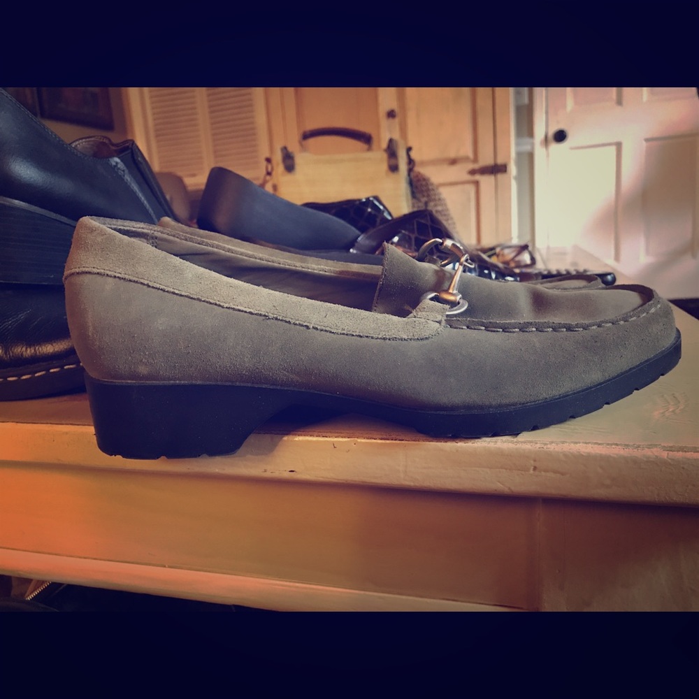Olive green suede loafers Rockport size 9 new