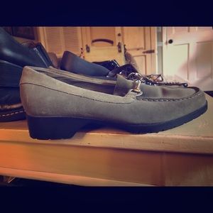 Olive green suede loafers Rockport size 9 new