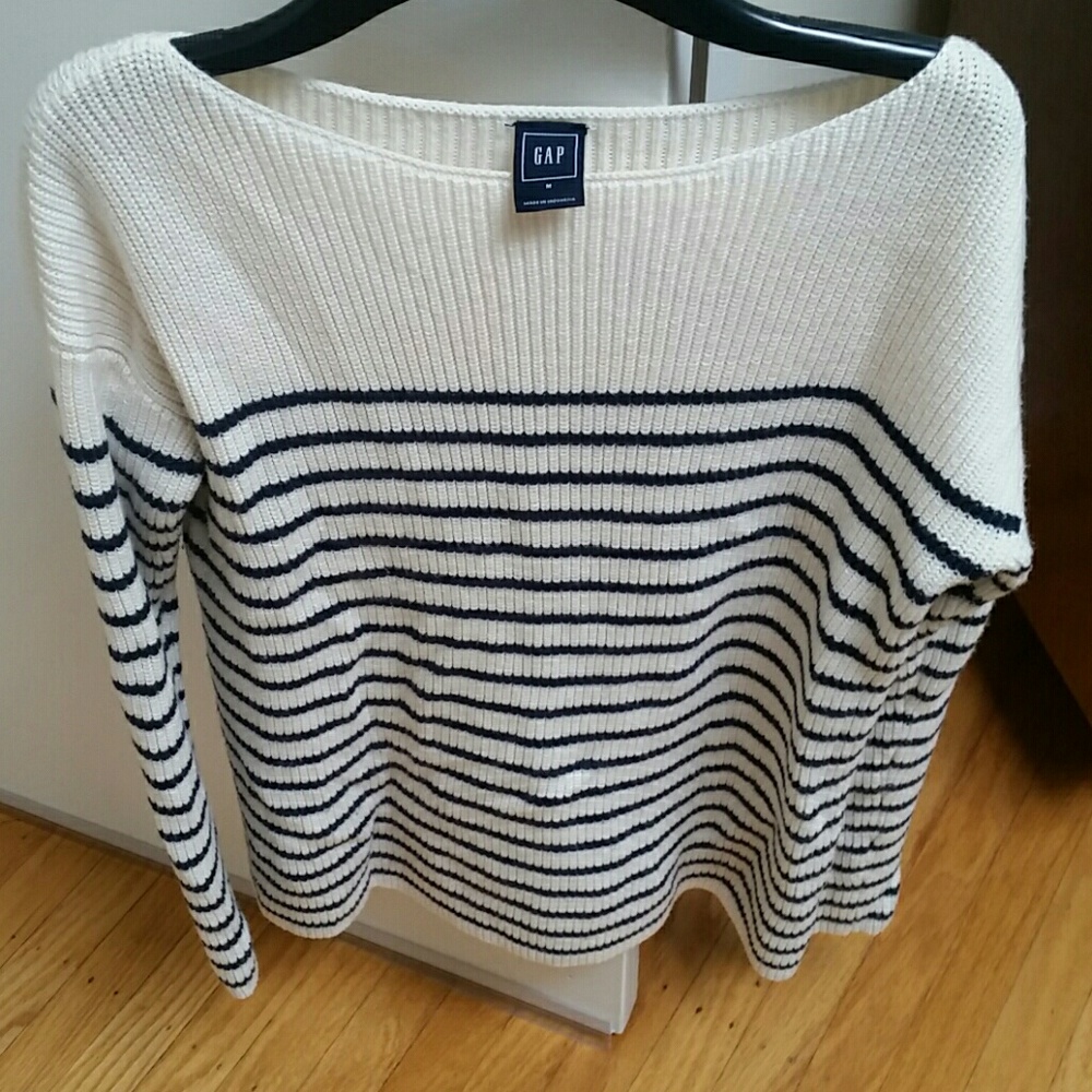 GAP Medium Striped sweater