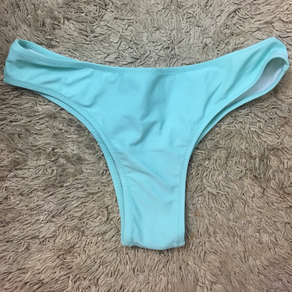 Bikini bottoms (cheeky)