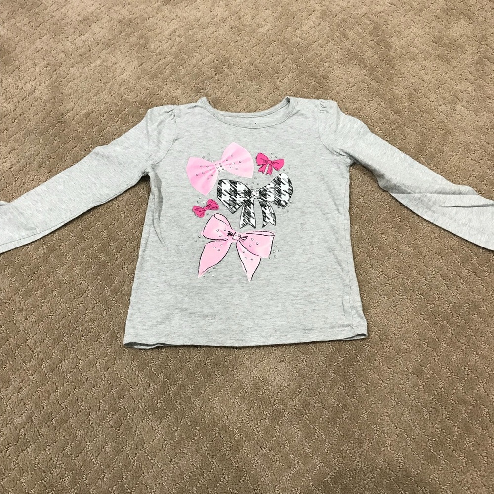 Girl size 6/7 long sleeve T