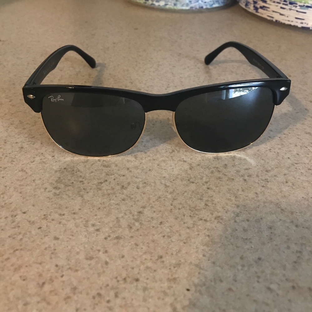 Oversized Ray-Ban Clubmaster