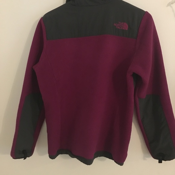 north face magenta zip up jacket - Picture 3 of 4