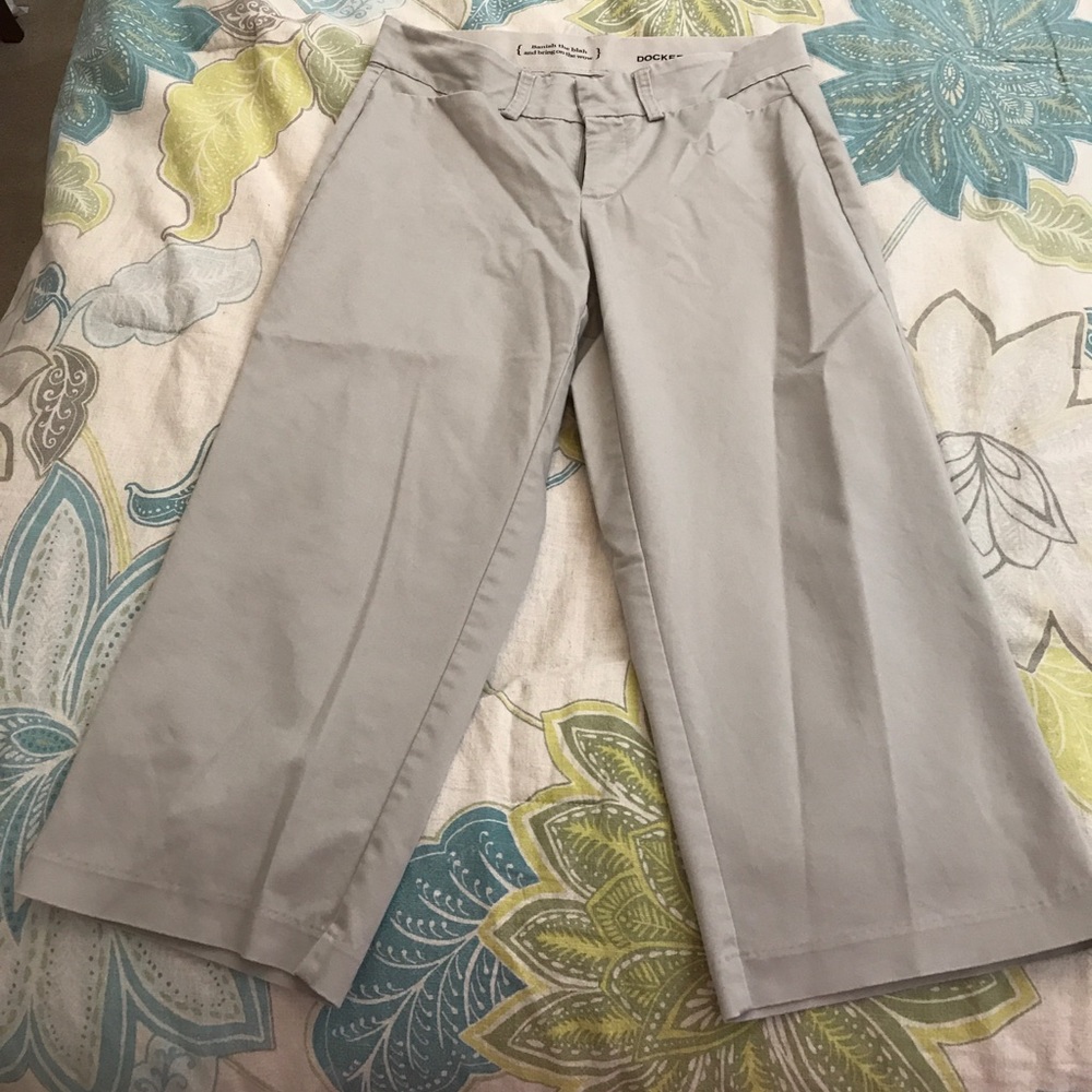 Khaki Dockets size 6. Has a stretch ban waist