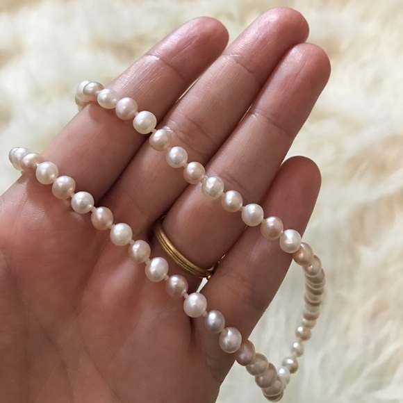 White and pink pearl necklace - Picture 2 of 4