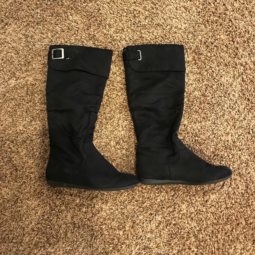 Black slouch boots