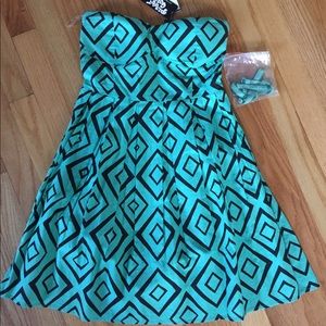 Green strapless dress