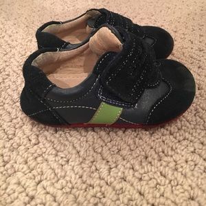 Smaller by See Kari Run 9-12m months soft shoes