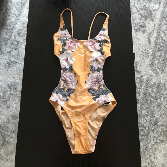 MINKPINK swimsuit! Brand new tags NWT. Open back! - Picture 2 of 8