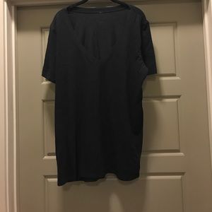 Lulu Lemon Women’s vneck - blue/grey size 12