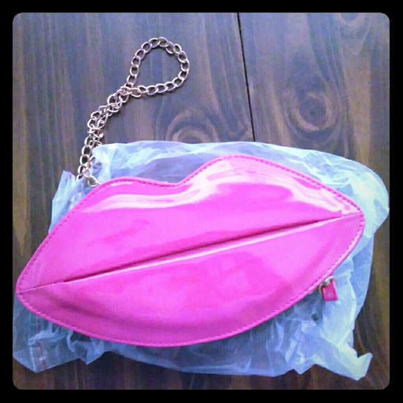 Lip purses - Picture 1 of 1