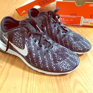 Women's Nikes Flex Trainer 4