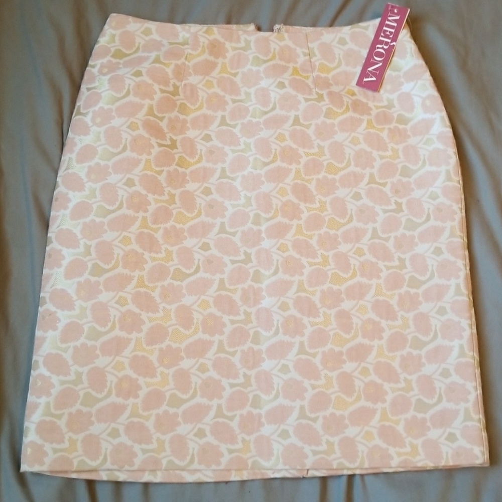 Beautiful Merona skirt. Size 2