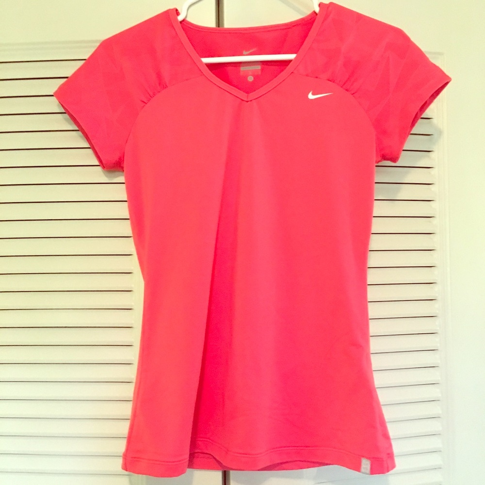 ⬇️$20⬇️ Nike Dri-fit V-neck workout tee