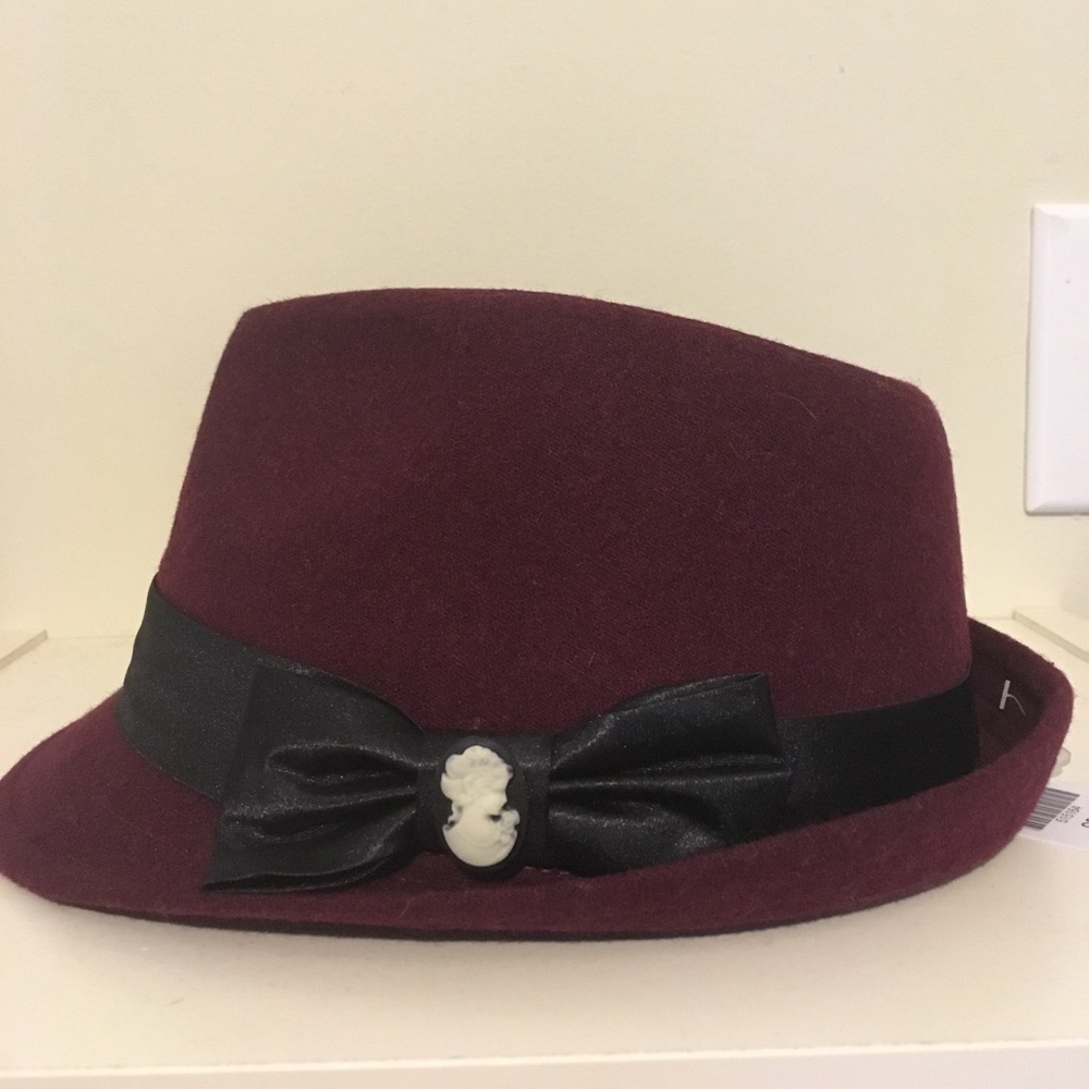 Fedora with cameo accent