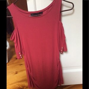 Cold shoulder top xs