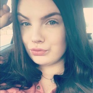 Meet your Posher, Devyn