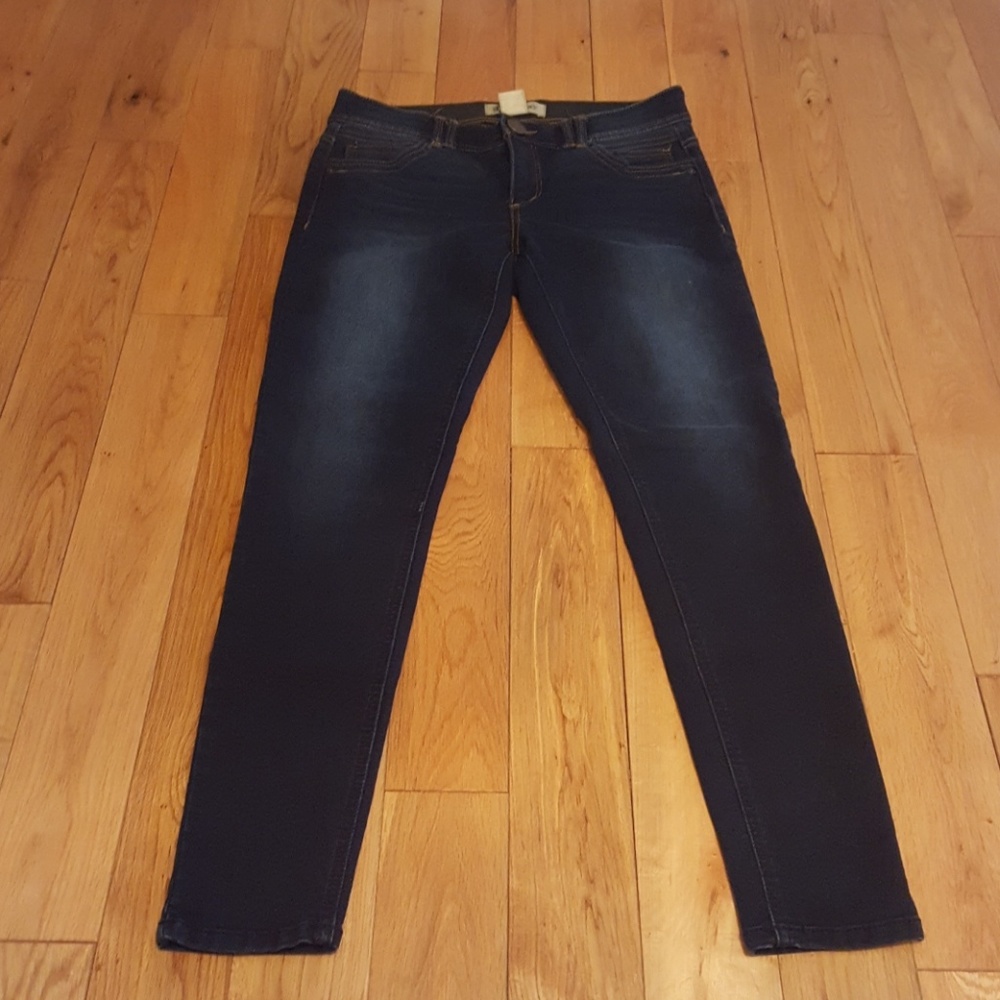 Skinny jeans can be worn as maternity jeans.