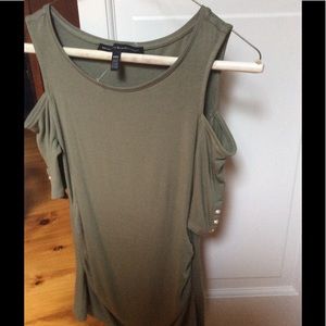 Cold shoulder top xs