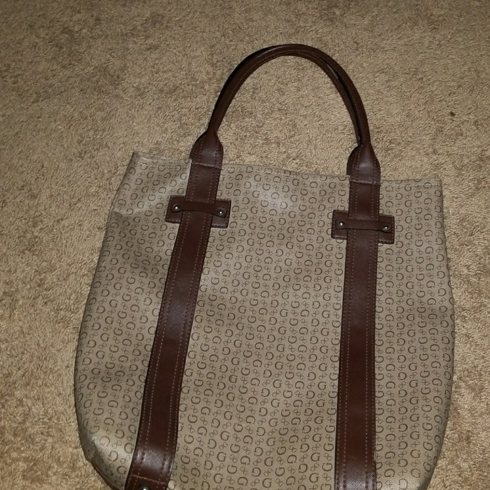 Guess purse - Picture 2 of 3