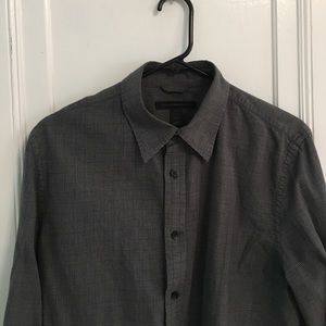 Express Men's dress shirt gry w/ blk houndstooth.
