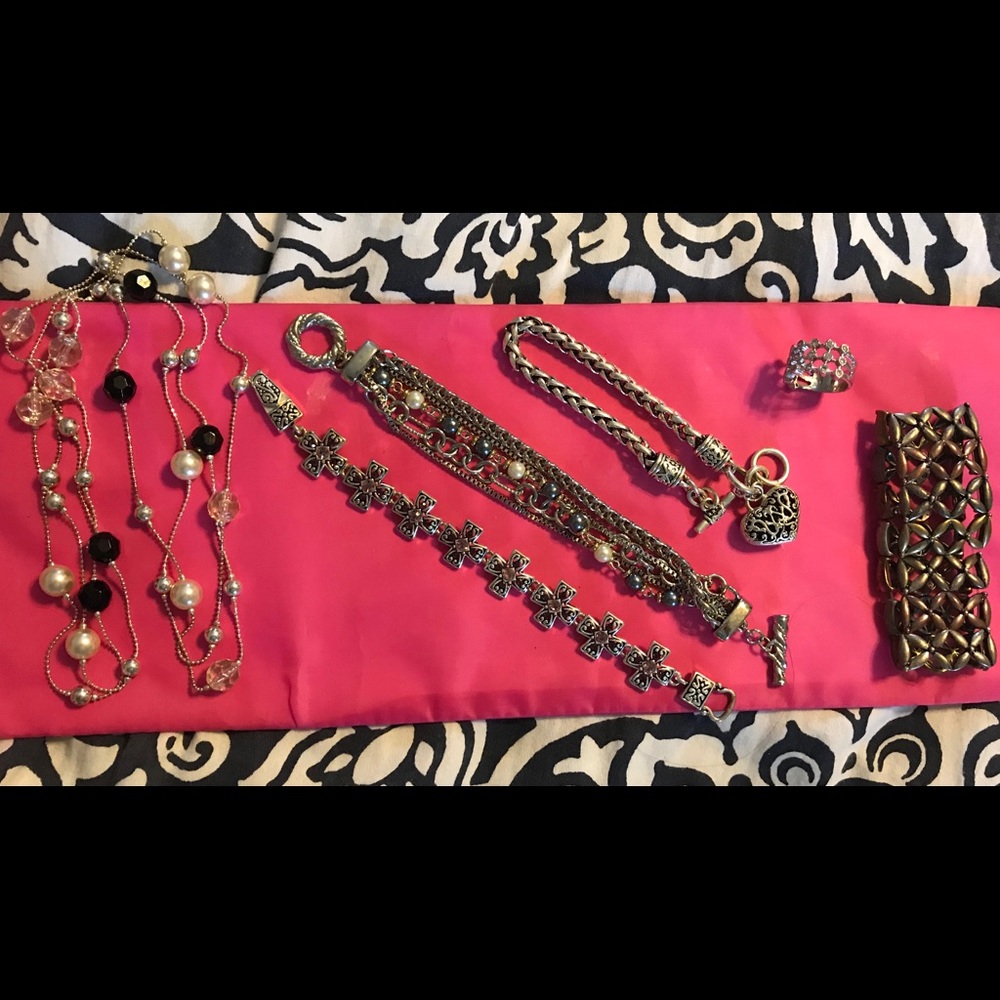 Like new premier designs lot