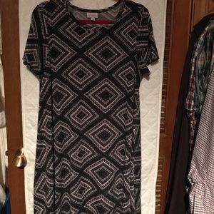 LulaRoe Carly L - Black, gray and off white print
