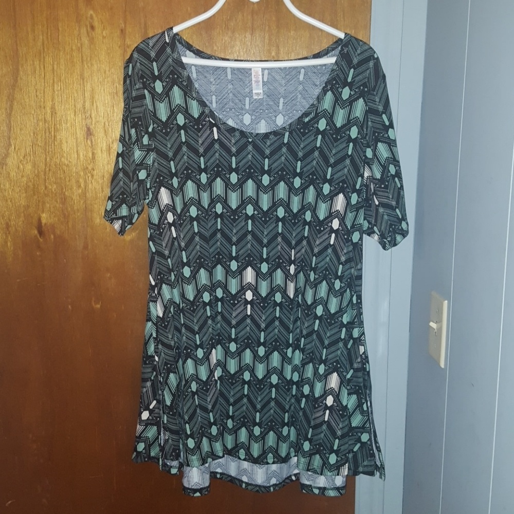 Lularoe medium perfect T