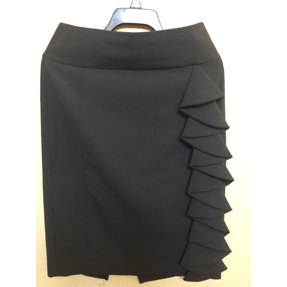 Black express with side ruffle high waisted skirt