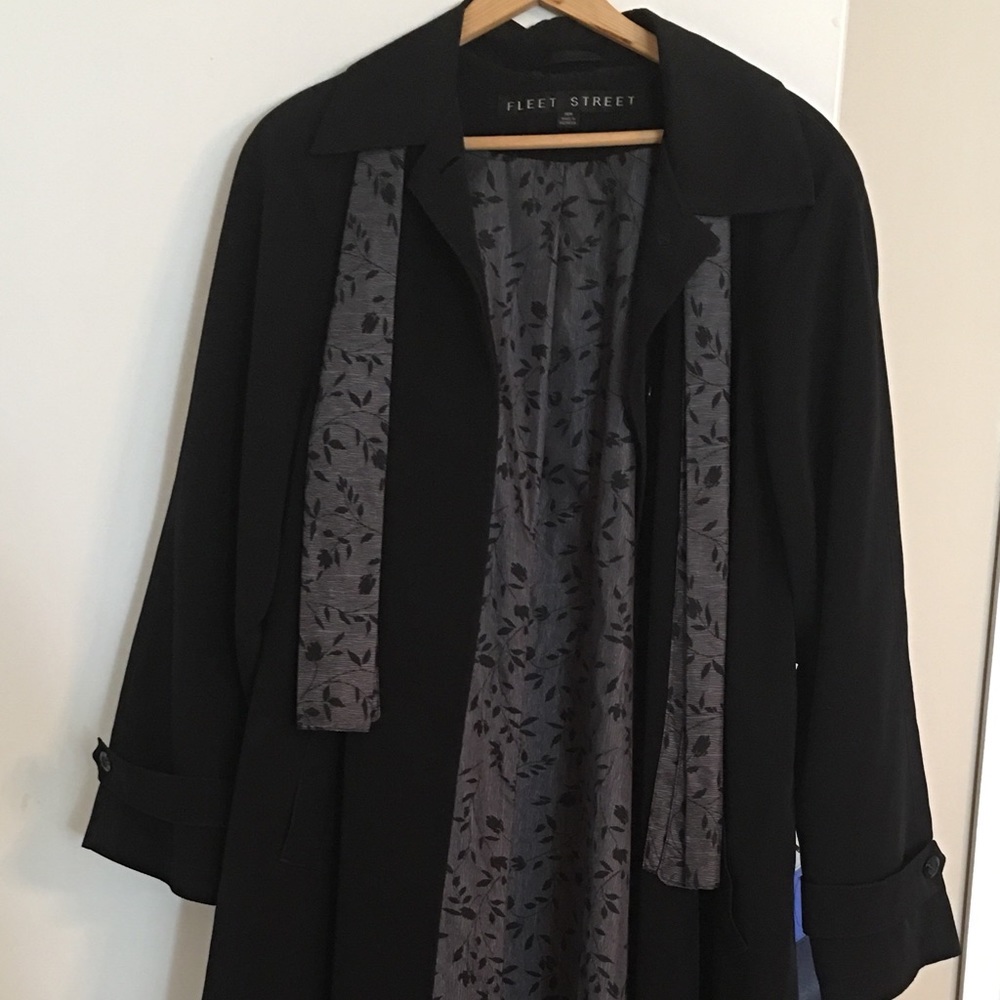 Stylish black long coat for women!