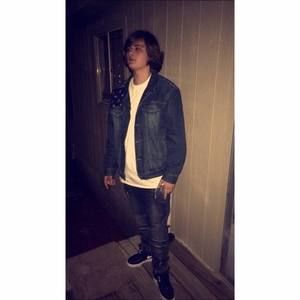 Meet your Posher, Dee