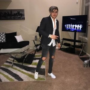 Meet your Posher, Rafael