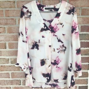 Gorgeous watercolor v-neck 3/4 sleeve Top Sz Large