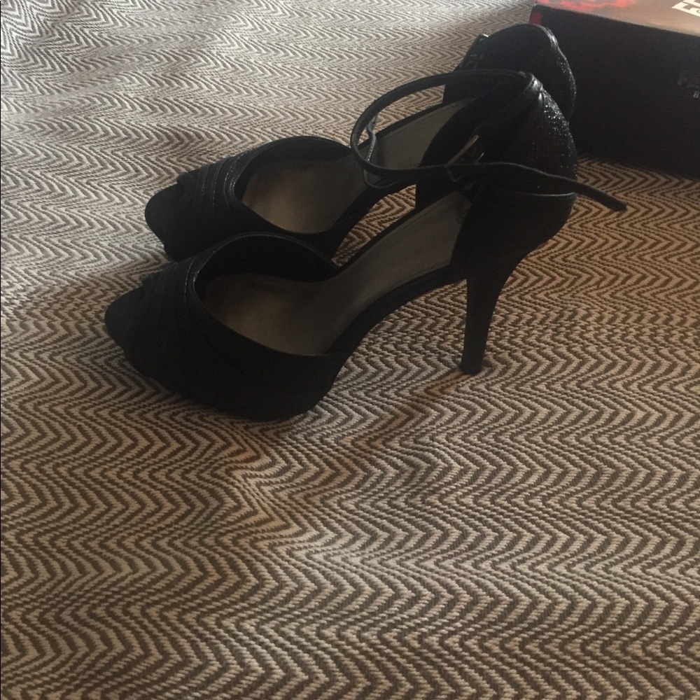 Shimmer black heels!